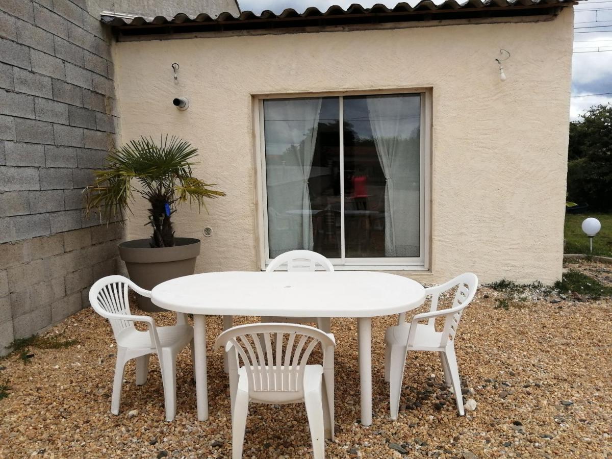 La Petite Maison Des Vignes Les Eglisottes-et-Chalaures Extérieur photo